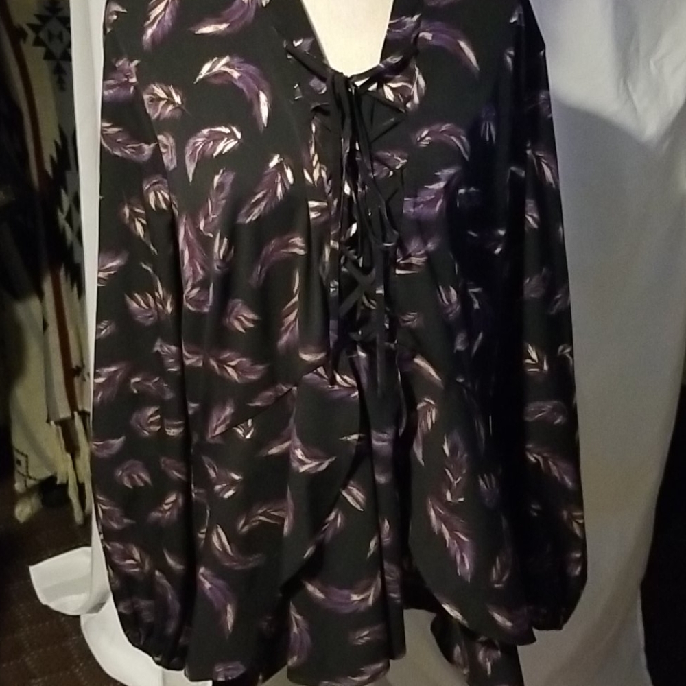 Gorgeous women's peplum style top size 20